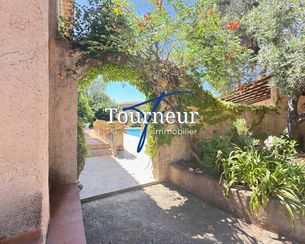 Maison à SIX-FOURS-LES-PLAGES