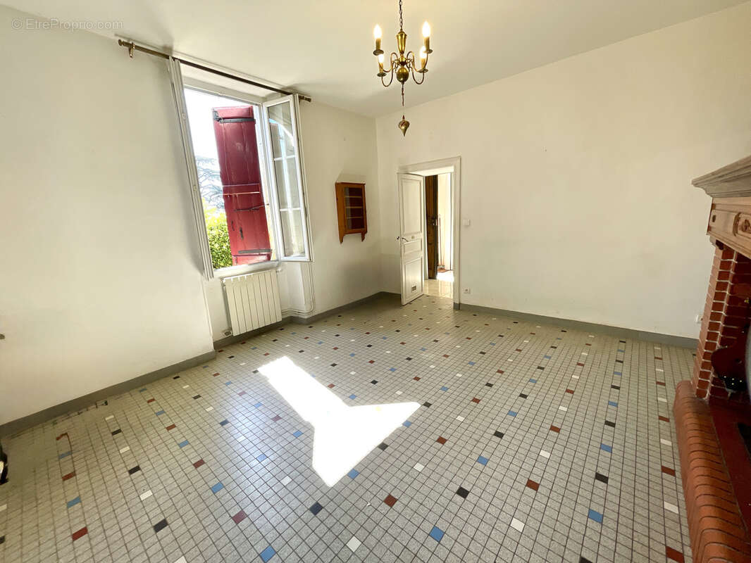 Maison à VIC-FEZENSAC