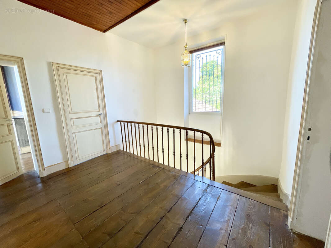 Maison à VIC-FEZENSAC