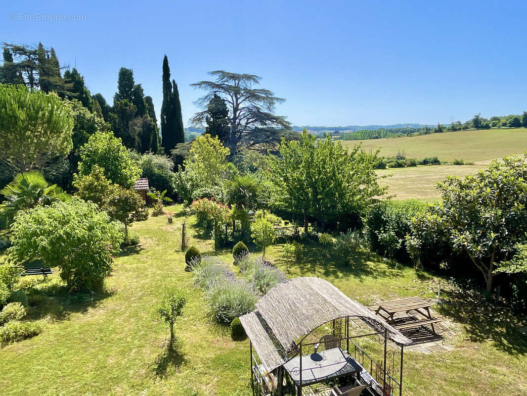 Maison à VIC-FEZENSAC