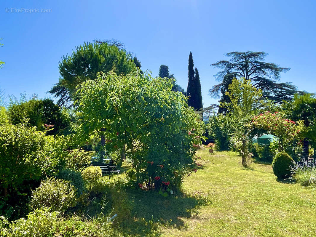 Maison à VIC-FEZENSAC