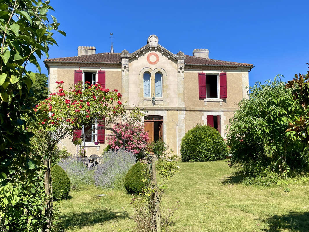 Maison à VIC-FEZENSAC