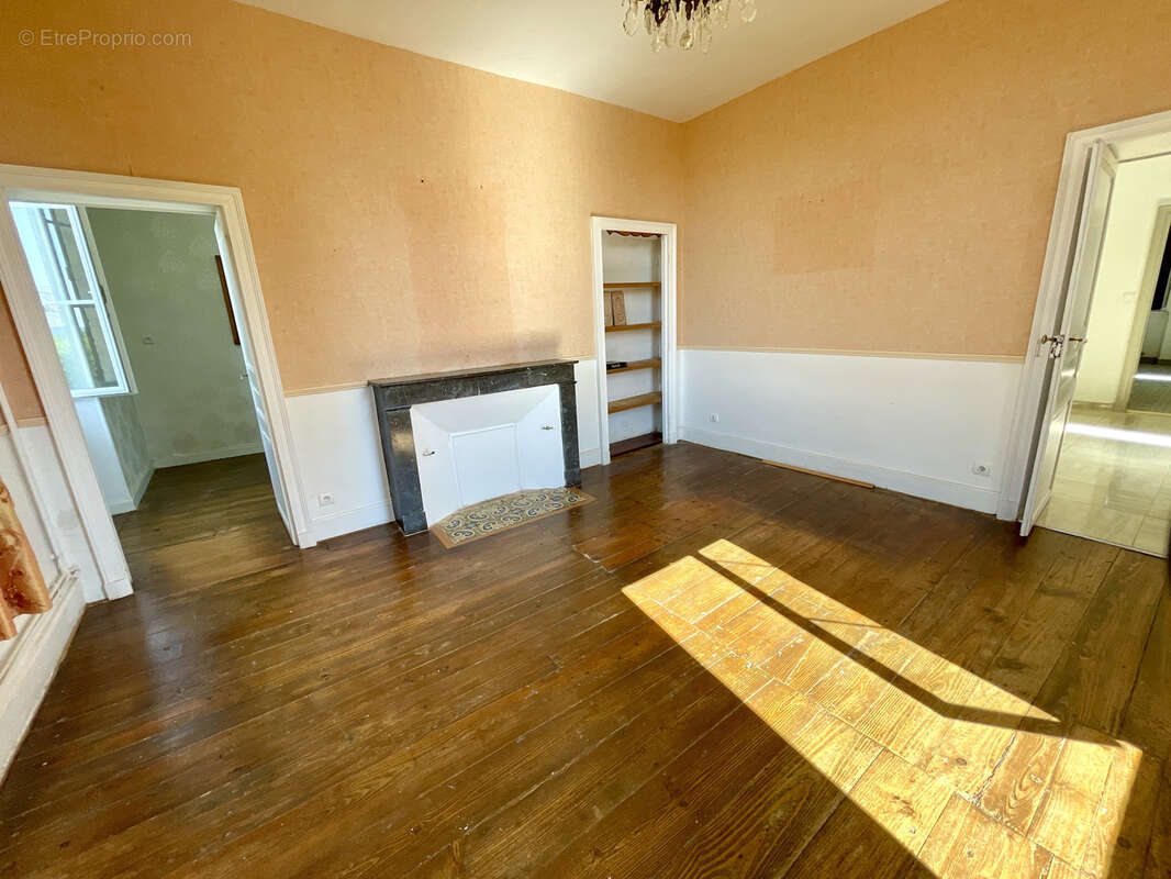 Maison à VIC-FEZENSAC