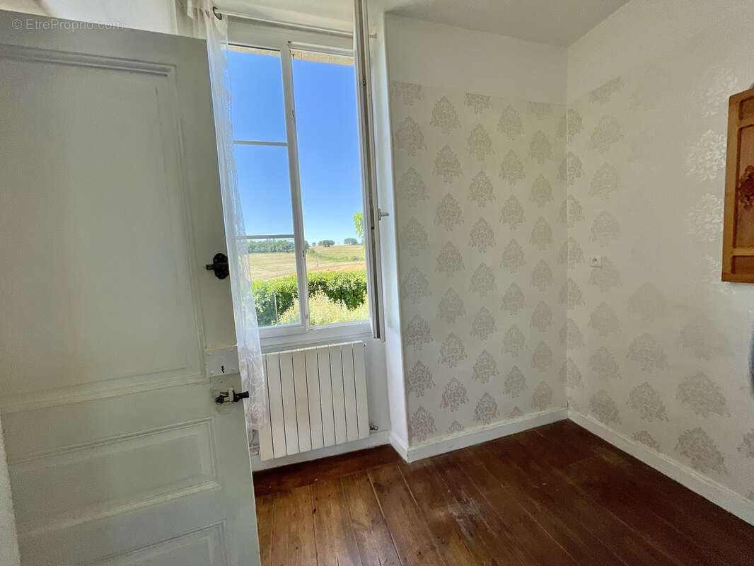 Maison à VIC-FEZENSAC