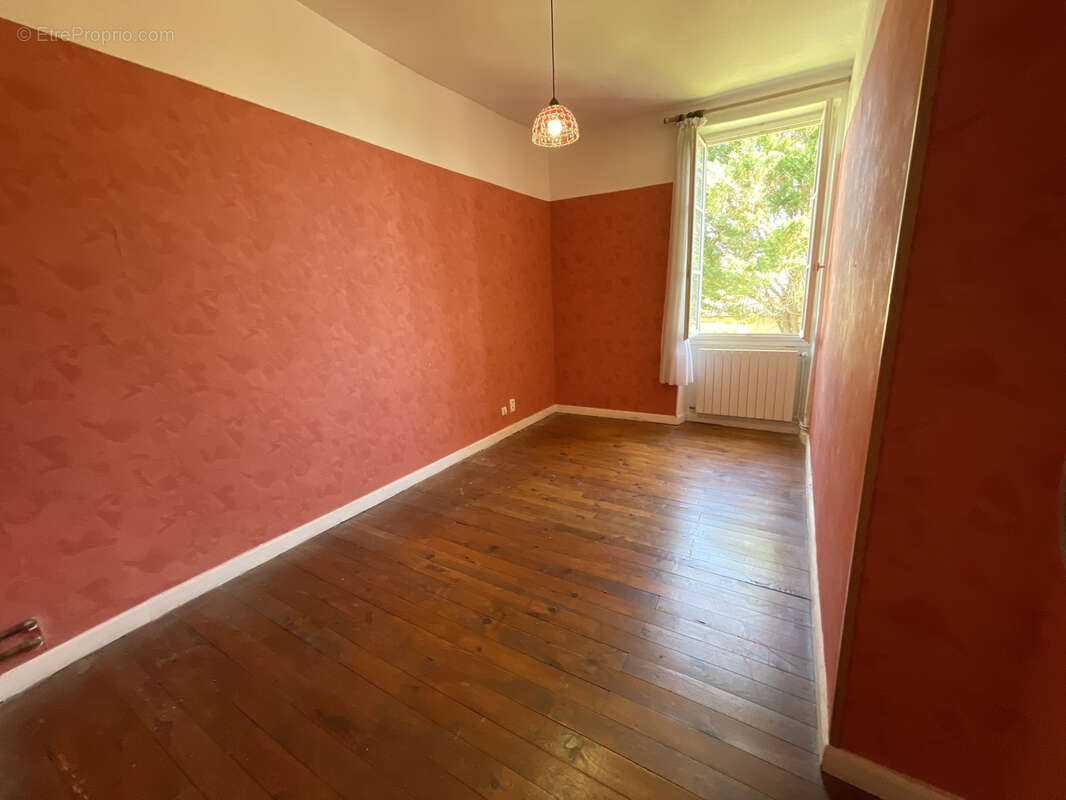 Maison à VIC-FEZENSAC