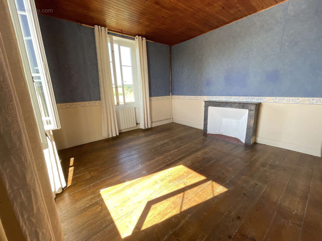 Maison à VIC-FEZENSAC