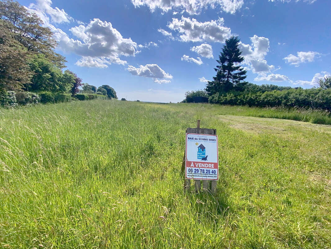 Terrain à ESTREES-LES-CRECY