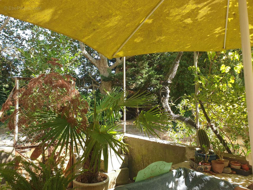 Maison à FONTVIEILLE