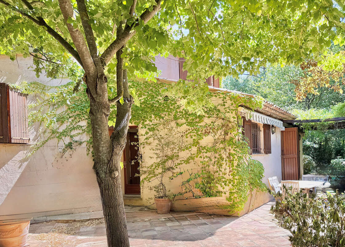 Maison à SAINT-CEZAIRE-SUR-SIAGNE