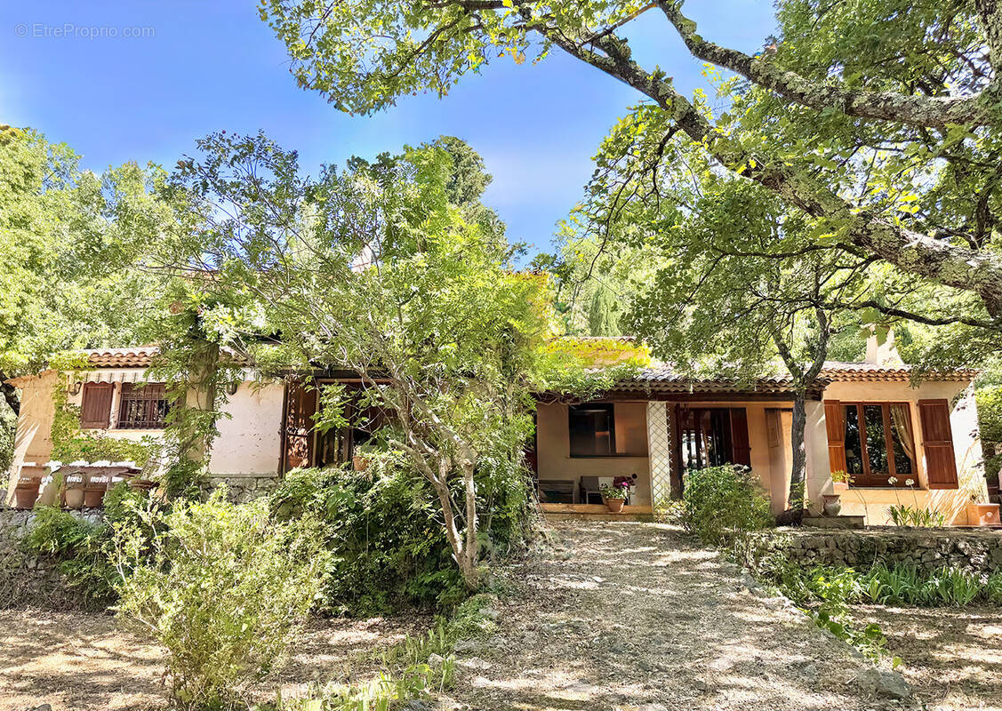 Maison à SAINT-CEZAIRE-SUR-SIAGNE