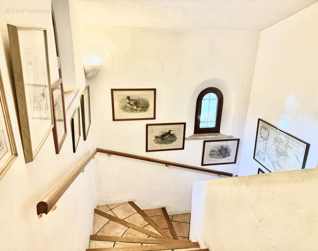 Maison à SAINT-CEZAIRE-SUR-SIAGNE