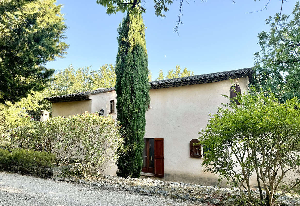 Maison à SAINT-CEZAIRE-SUR-SIAGNE
