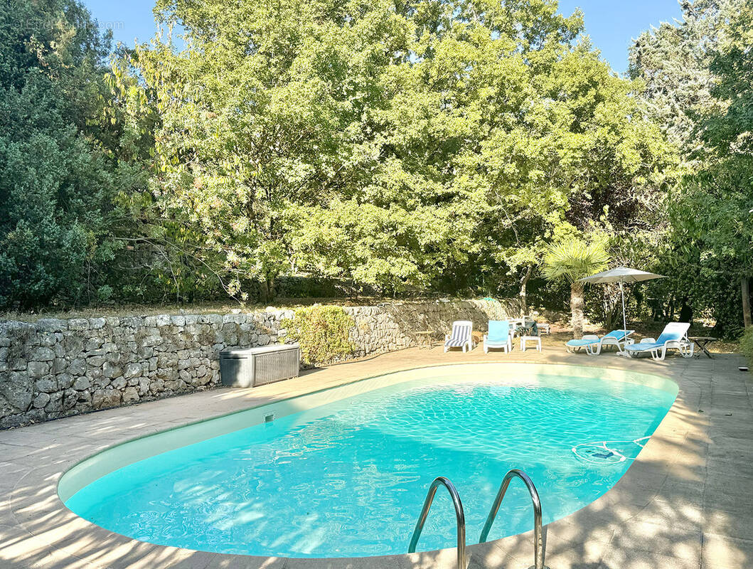 Maison à SAINT-CEZAIRE-SUR-SIAGNE