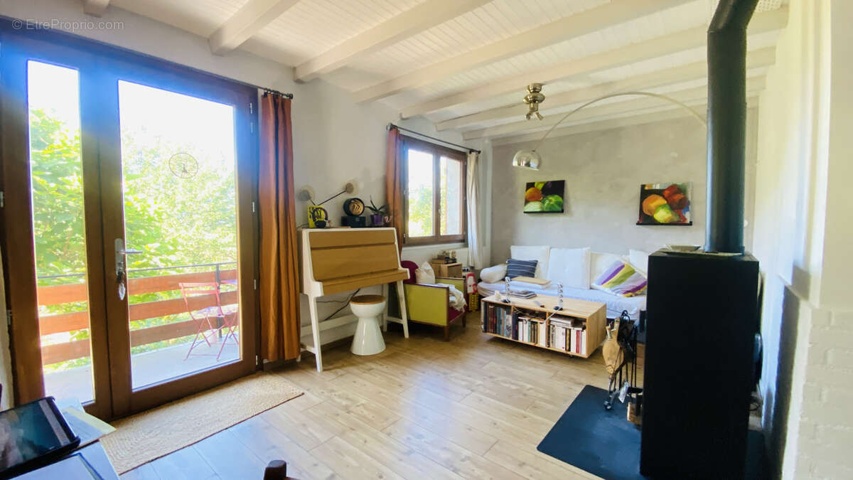 Maison à ENTRE-DEUX-GUIERS