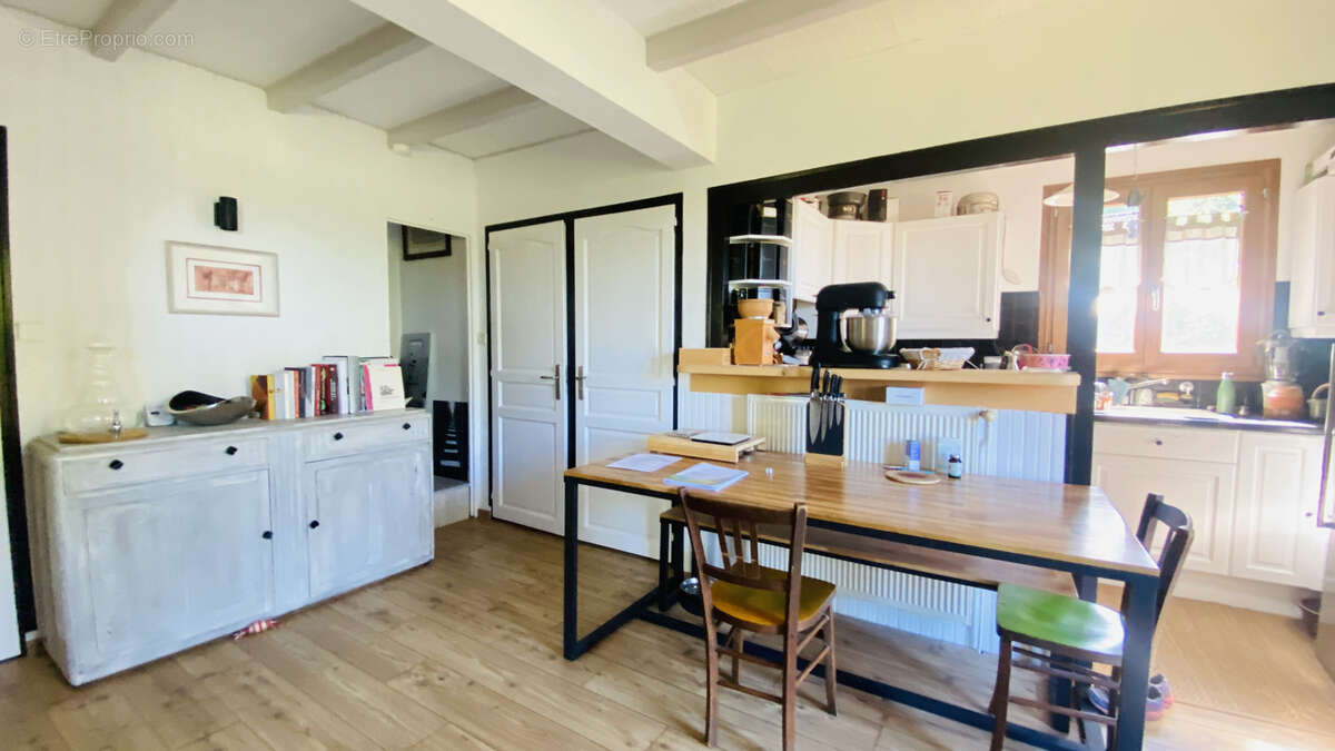 Maison à ENTRE-DEUX-GUIERS