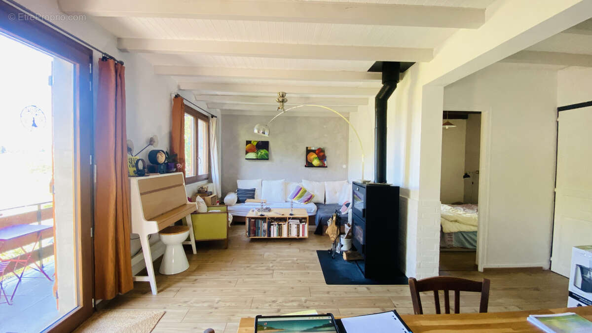 Maison à ENTRE-DEUX-GUIERS