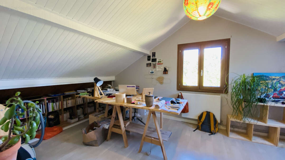 Maison à ENTRE-DEUX-GUIERS