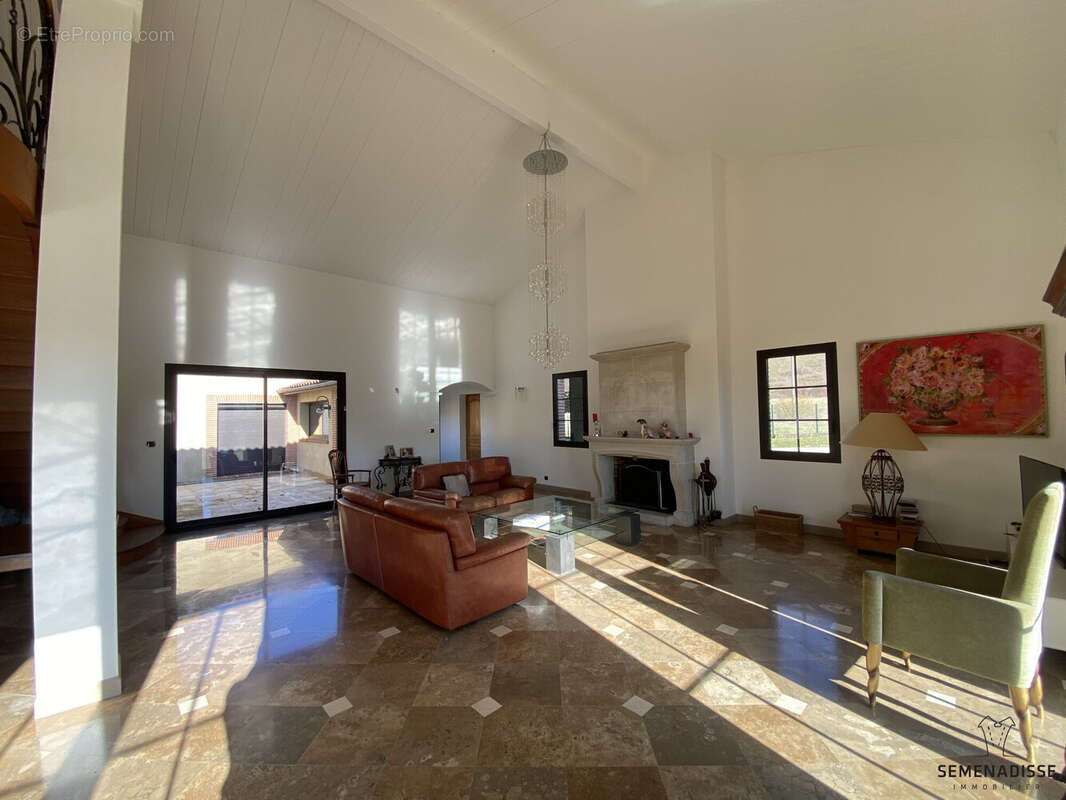 Maison à MONTESQUIEU-VOLVESTRE