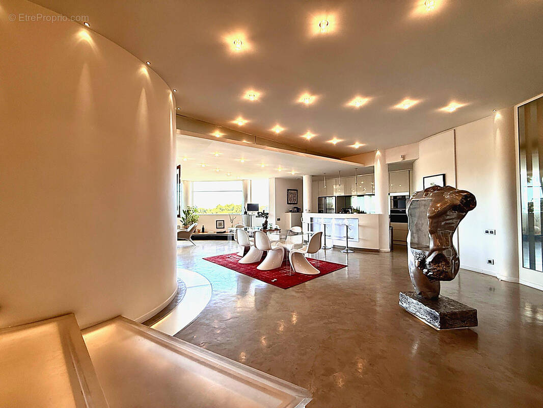 Appartement à ROQUEBRUNE-CAP-MARTIN