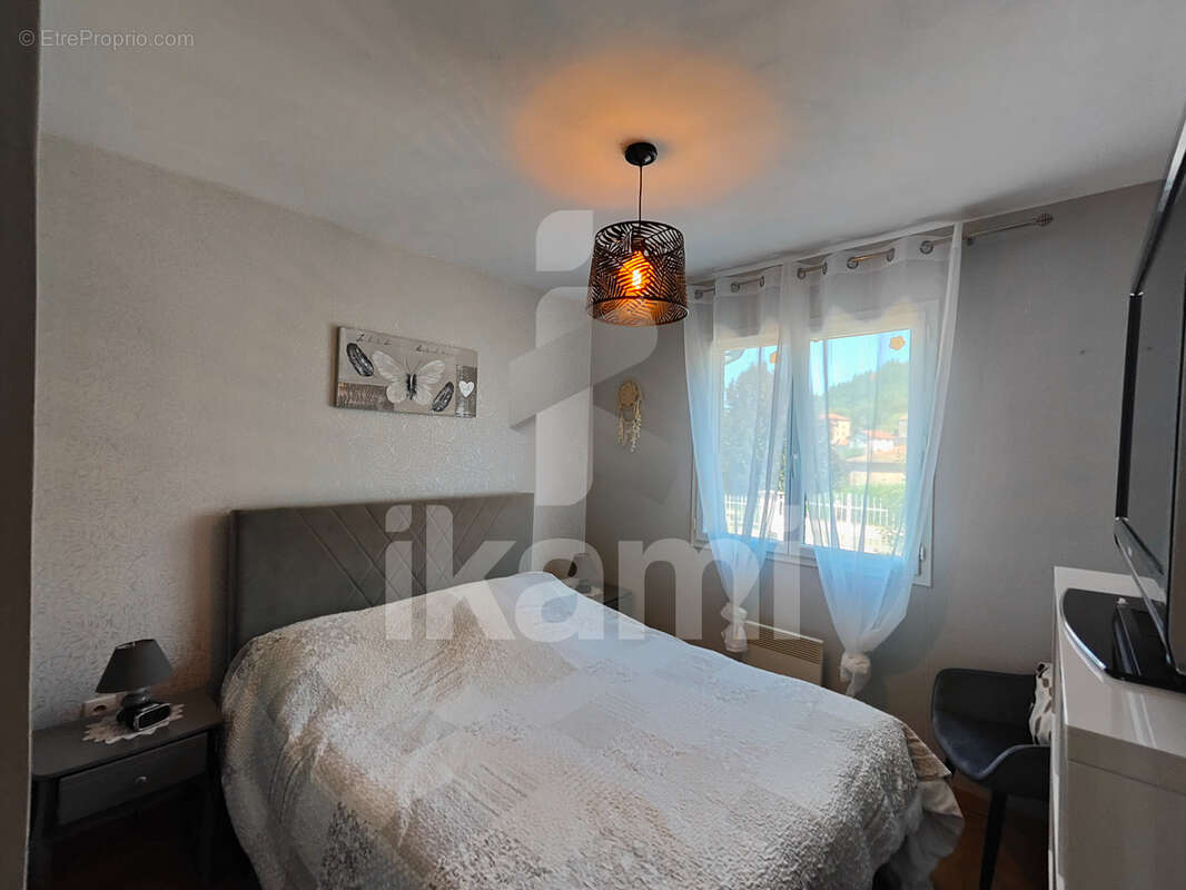 Maison à SAINT-JULIEN-VOCANCE