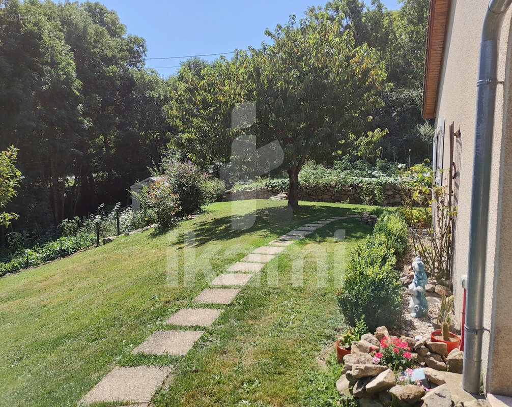 Maison à SAINT-JULIEN-VOCANCE