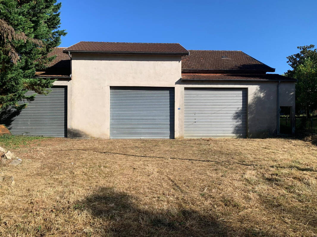 Parking à SAUVETERRE-DE-GUYENNE