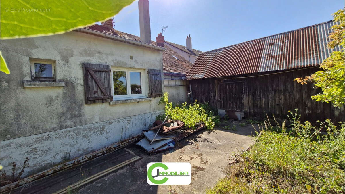 Maison à COURGENARD