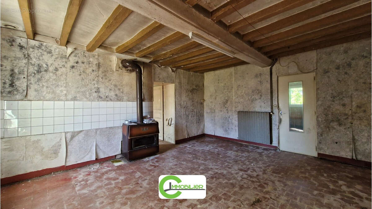 Maison à COURGENARD