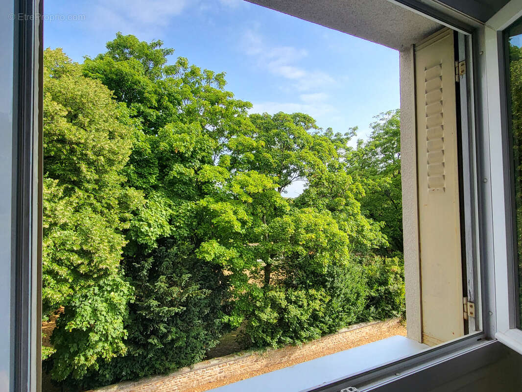 Maison à VIC-LE-COMTE