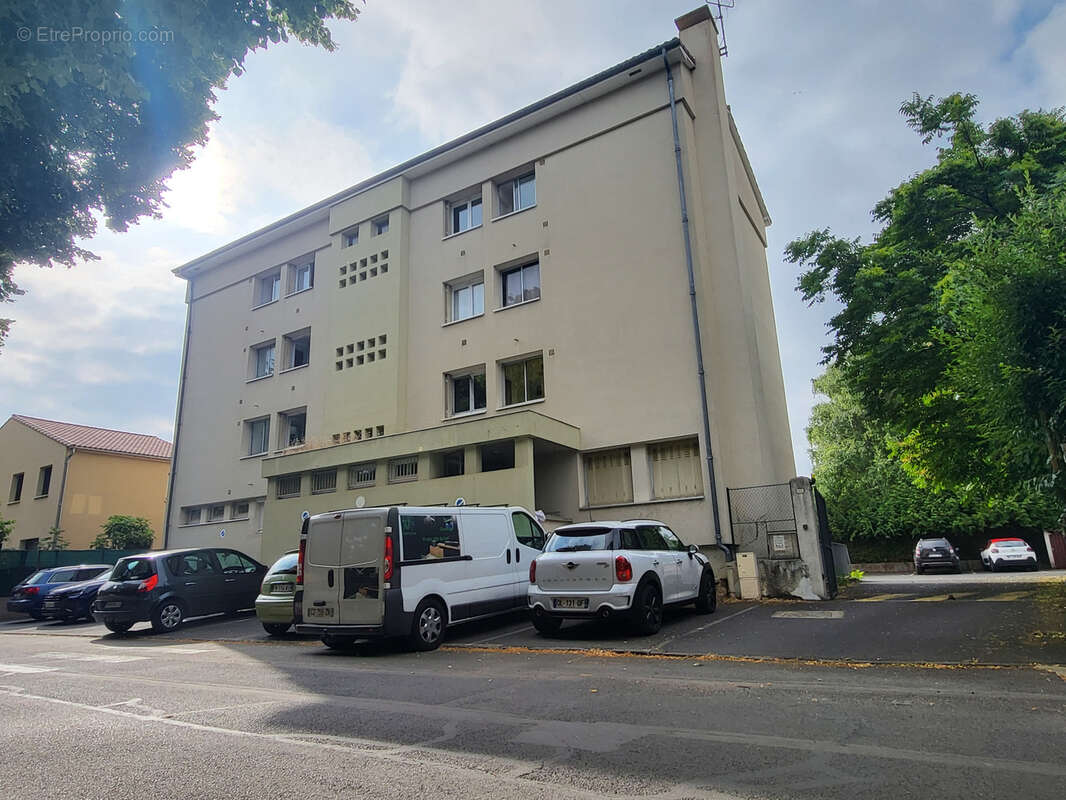 Maison à VIC-LE-COMTE