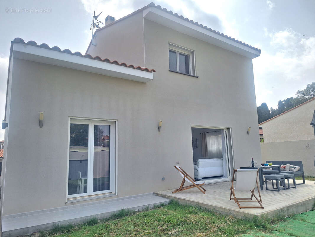 Maison à VILLEMOLAQUE