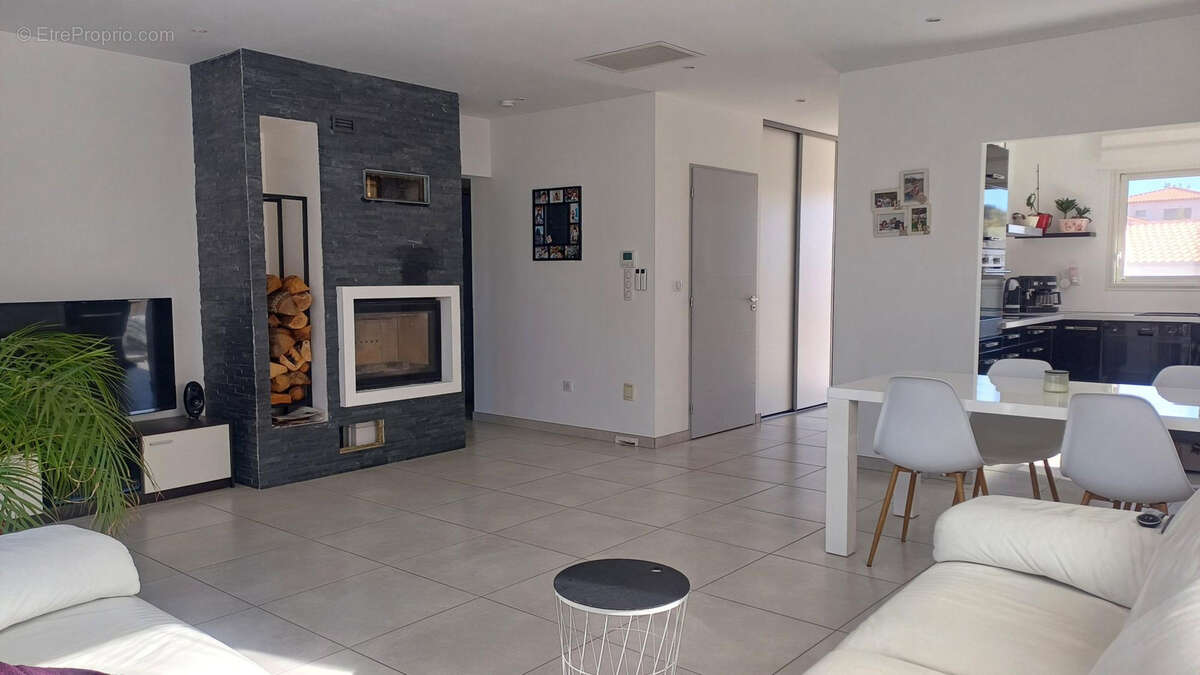 Maison à VILLEMOLAQUE