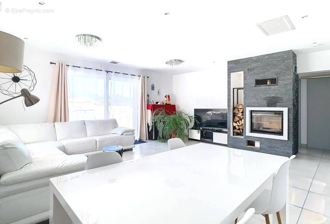 Maison à VILLEMOLAQUE