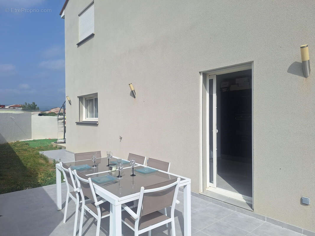 Maison à VILLEMOLAQUE