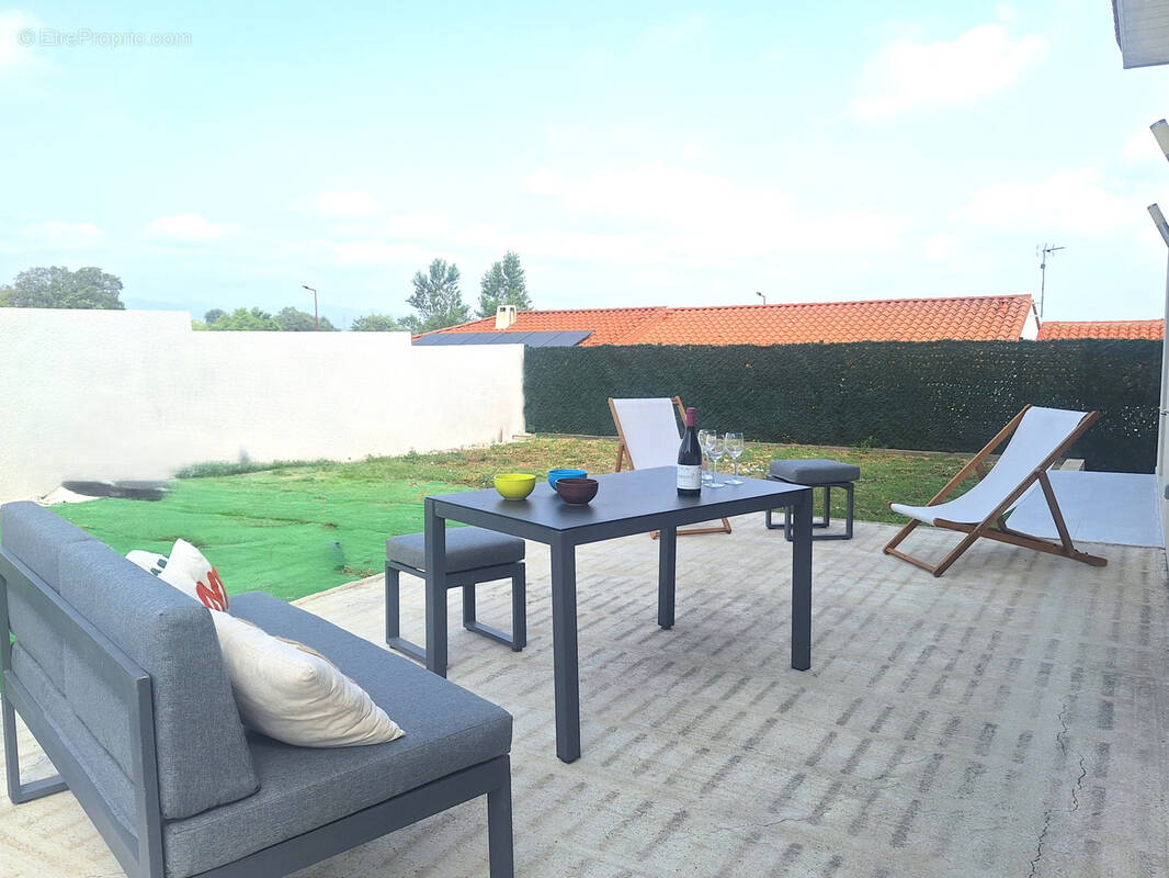 Maison à VILLEMOLAQUE