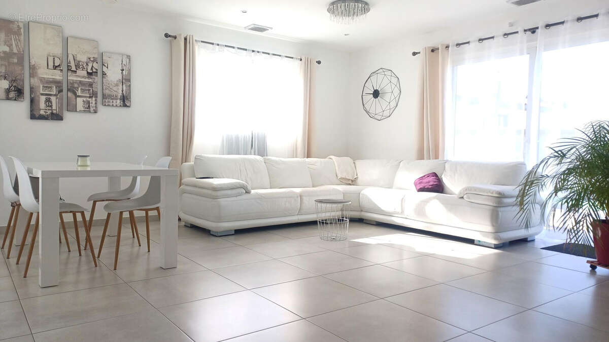 Maison à VILLEMOLAQUE