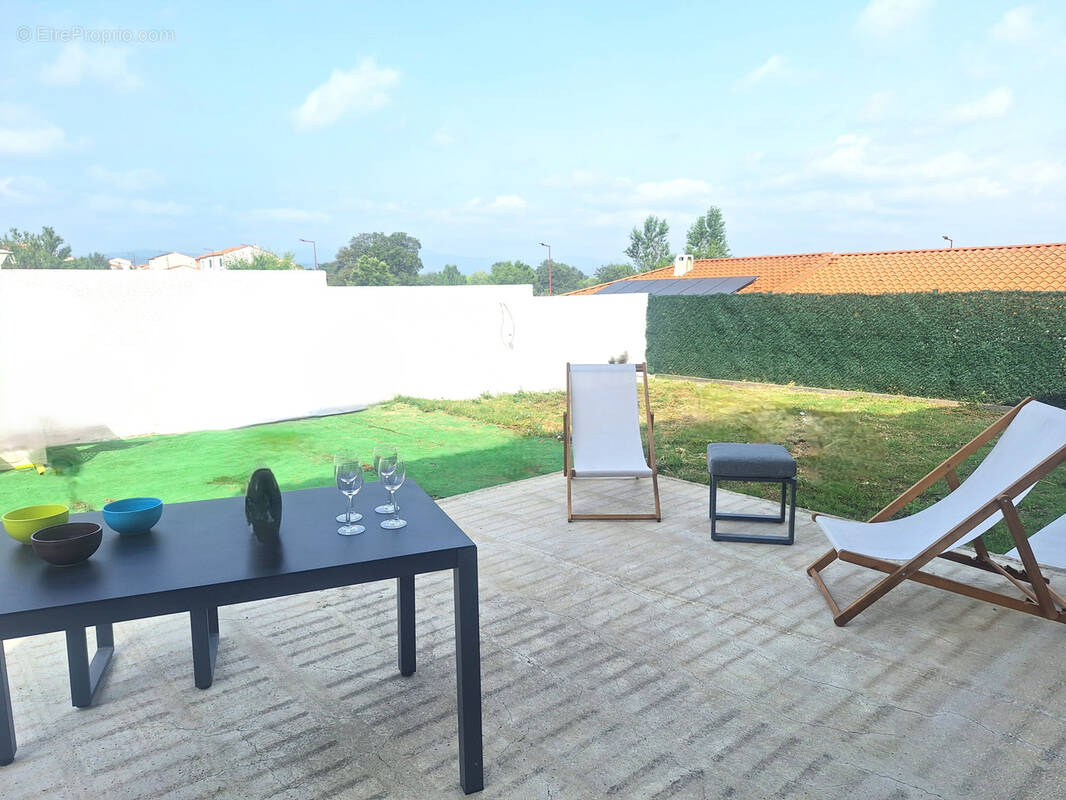 Maison à VILLEMOLAQUE