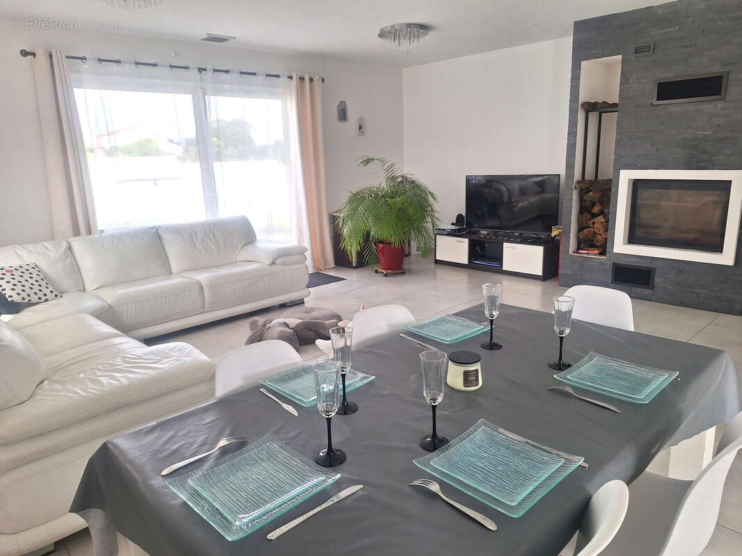 Maison à VILLEMOLAQUE