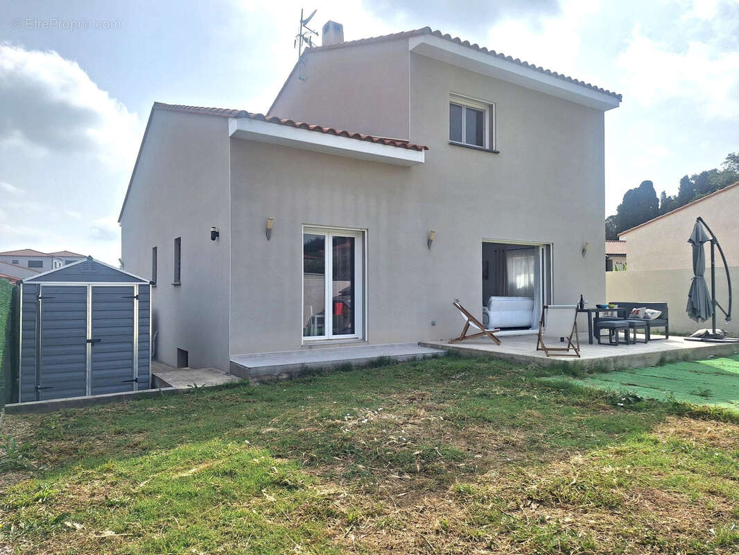 Maison à VILLEMOLAQUE