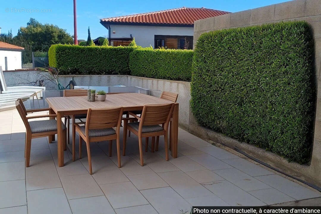 Maison à VILLEMOLAQUE