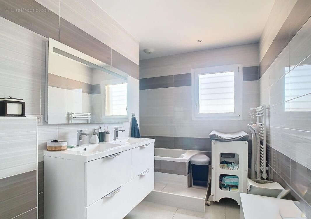 Maison à VILLEMOLAQUE