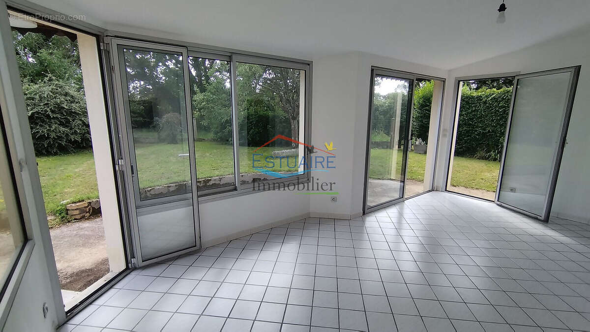 Maison à SAINT-ETIENNE-DE-MONTLUC