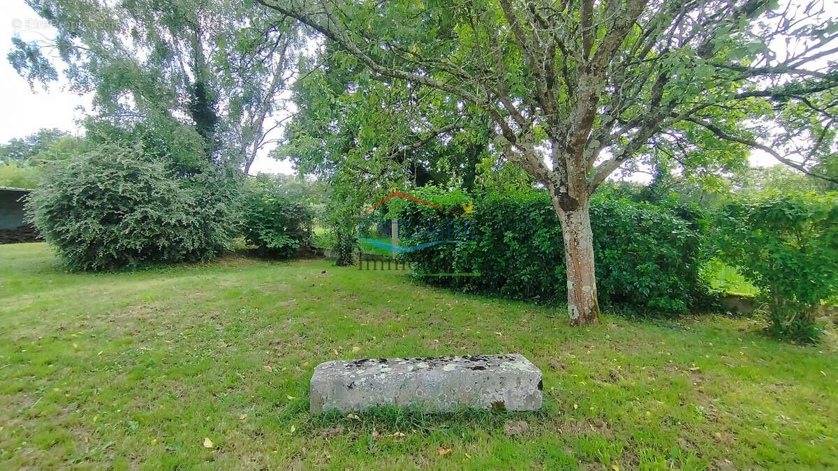 Maison à SAINT-ETIENNE-DE-MONTLUC