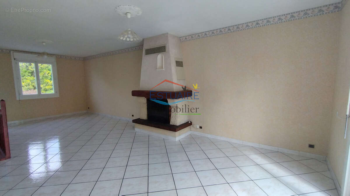 Maison à SAINT-ETIENNE-DE-MONTLUC