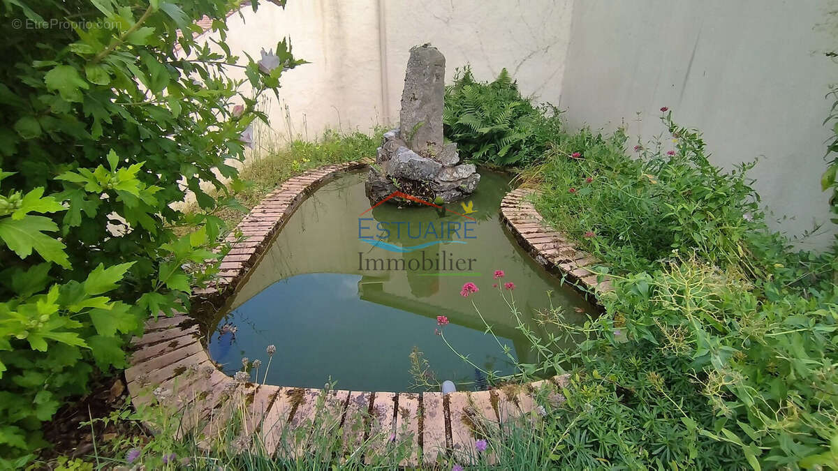 Maison à SAINT-ETIENNE-DE-MONTLUC