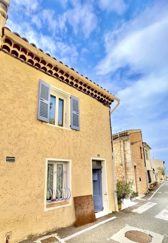 Appartement à AIGUINES