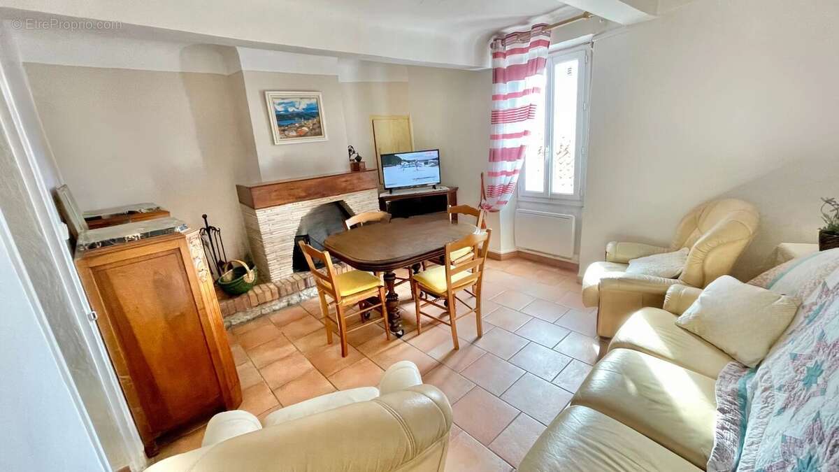 Appartement à AIGUINES