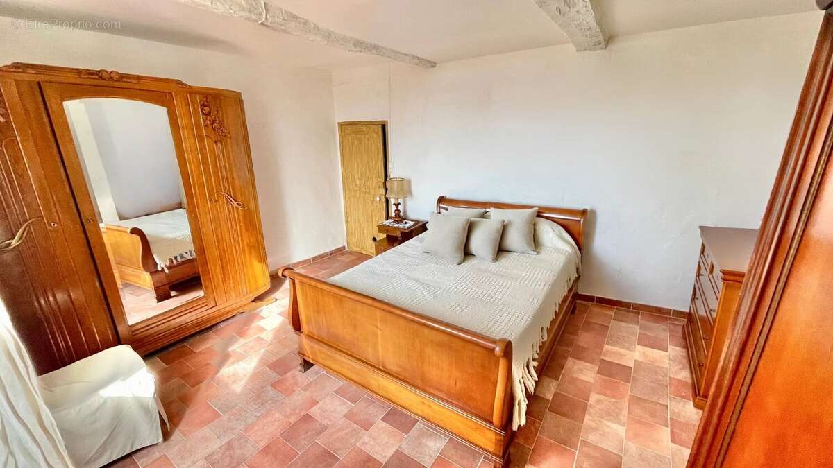 Appartement à AIGUINES