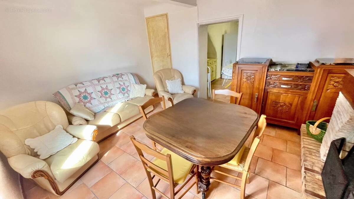 Appartement à AIGUINES