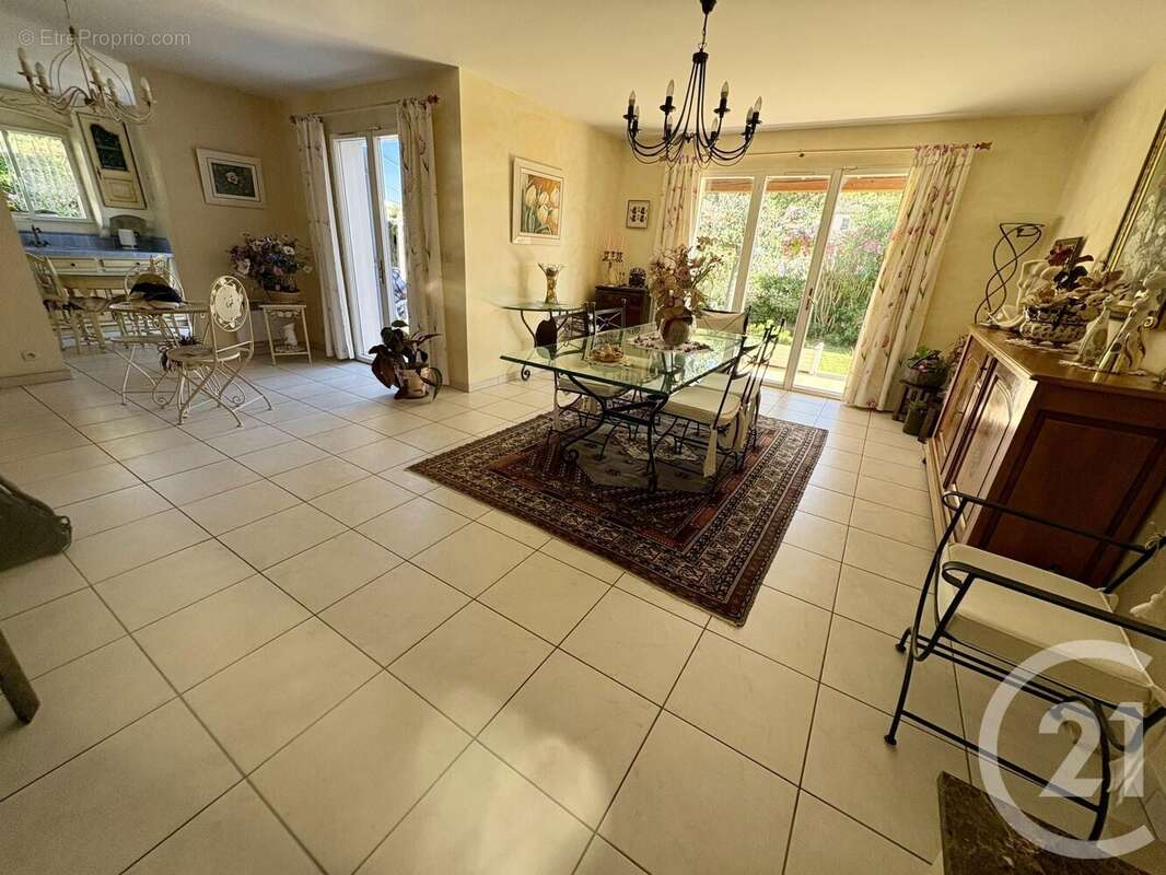 Maison à SIX-FOURS-LES-PLAGES